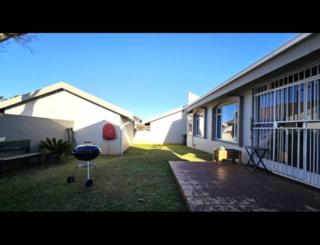 3 BEDROOM TOWNHOUSE FOR SALE IN MORELETA PARK